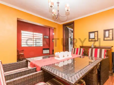 Casa 5 ambientes con 2 baños