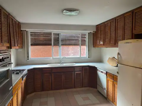 Casa 4 amb cómoda y luminosa + patio c/cochera y parrilla | Ubicación buscada en Haedo