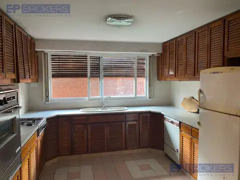 Casa 4 amb cómoda y luminosa + patio c/cochera y parrilla | Ubicación buscada en Haedo