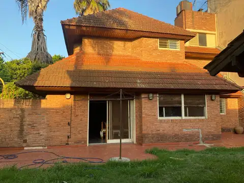 Casa 4 amb cómoda y luminosa + patio c/cochera y parrilla | Ubicación buscada en Haedo