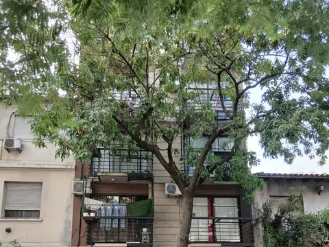 AMPLIO MONOAMBIENTE CON BALCON EN  ALQUILER