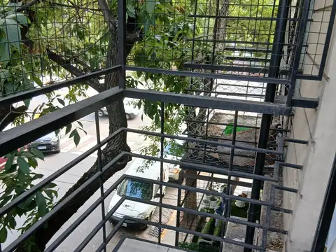 AMPLIO MONOAMBIENTE CON BALCON EN  ALQUILER