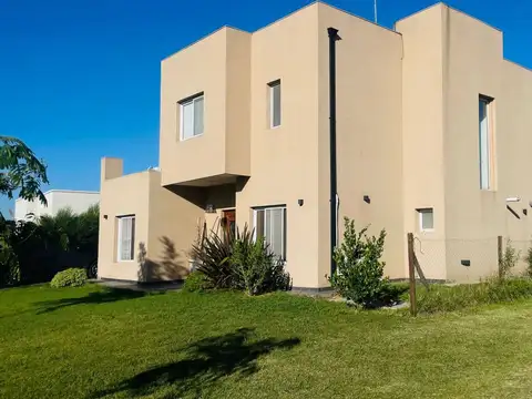 VENTA CASA LOTE INTERNO SAN ALFONSO PB+PA y PILETA