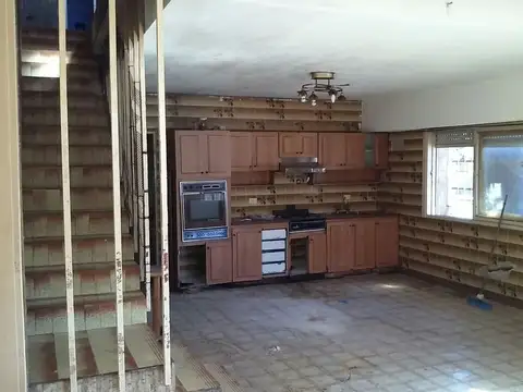 Casa 4 ambientes con 2 baños