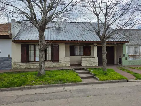 Chalet 5 ambientes en venta en el barrio Las Avenidas