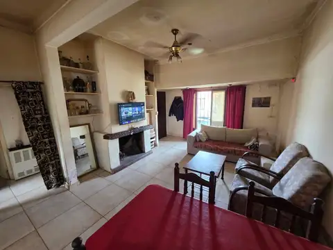 Casa 5 ambientes con 2 baños