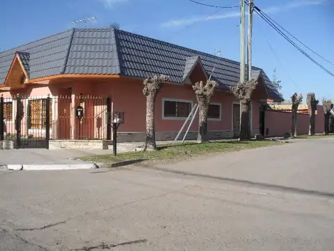 Casa 3 ambientes con 2 baños