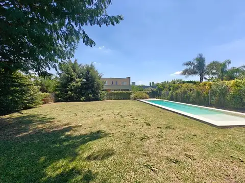 Casa en Venta con 2 cocheras