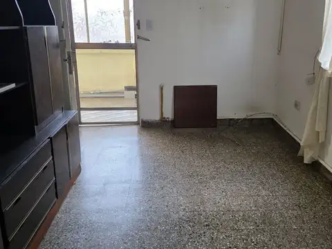 Av. Juan Manuel de Rosas 300, Piso 1