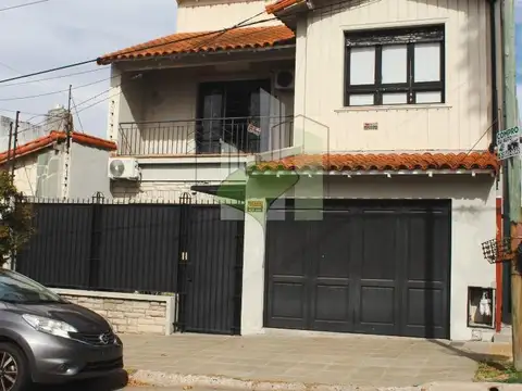 Casa 4 ambientes con pileta, galería y cochera - Quilmes