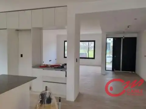 Casa en Venta en El Canton, USD 225.000