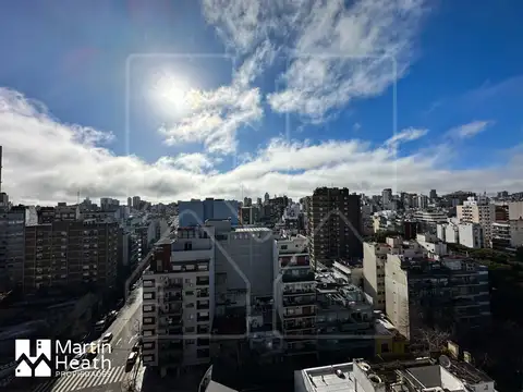 - Apto Crédito - 4amb. con Cochera y Baulera, Todo Sol. Piso Alto, No Último.