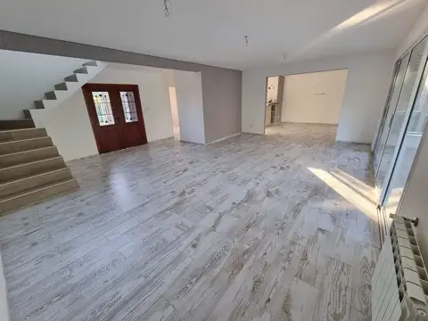 Casa 4 ambientes con 2 baños