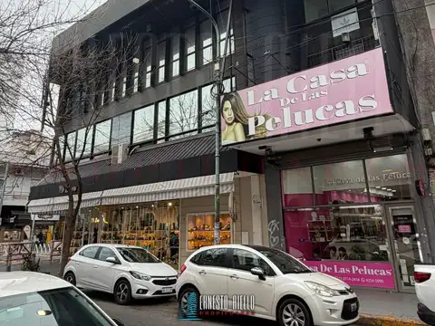 ALQUILER AMPLIO LOCAL DE CUATRO PLANTAS EN QUILMES CENTRO, A PASOS DE LA PEATONAL RIVADAVIA.