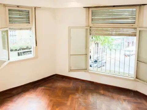 VENTA DEPTO 4 AMBIENTES AL FRENTE BALVANERA