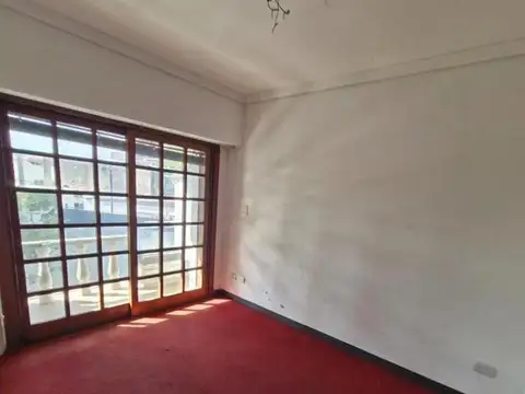 Casona 8 ambientes en alquiler Apto profesional- san justo