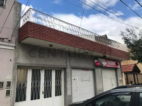 VENTA CASA CON 2 LOCALES-PATIO-GARAGE-PARRILLA-TERRAZA EN BLAS PARERA 1028 VILLA BOSCH - SE ESCUCHAN