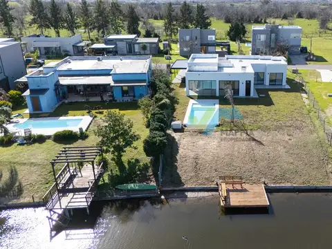 Casa 5 ambientes con 4 baños