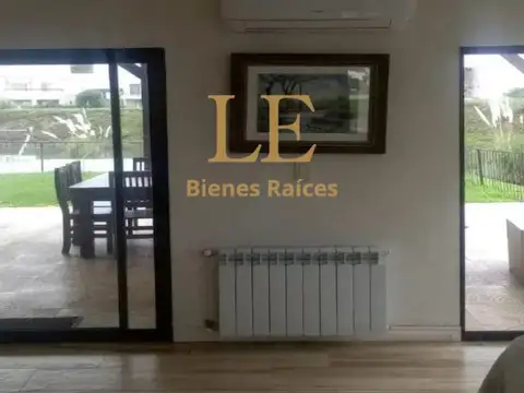 Casa 6 ambientes con 4 baños