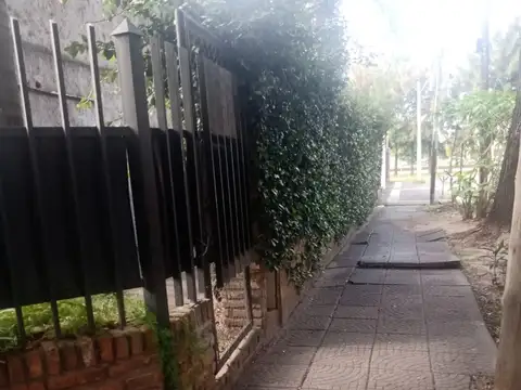 Hermoso departamento tipo casa de 4 ambientes en dos plantas.