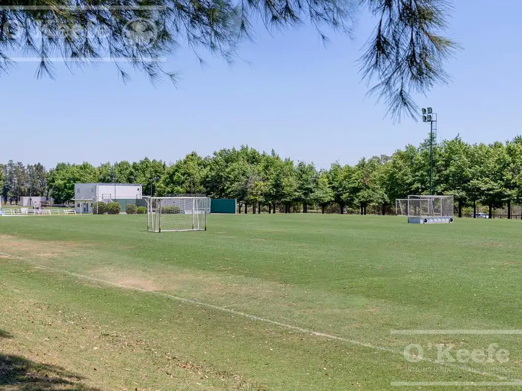 Casa en venta de cuatro ambientes con piscina y galería cerrada en Abril Country Club, Hudson. - Foto 63