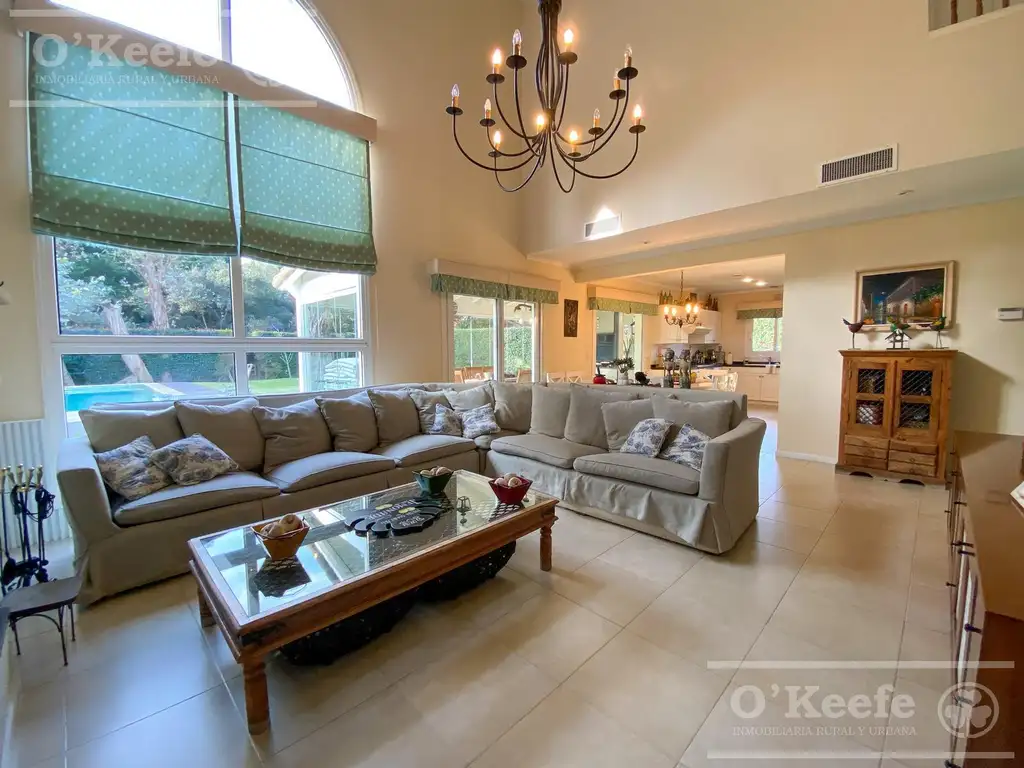 Casa en Venta en Abril Club De Campo
