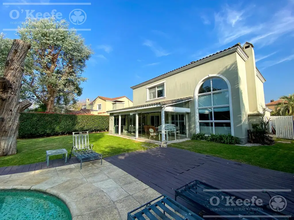 Casa en Venta - 3 dormitorios - USD 660.000