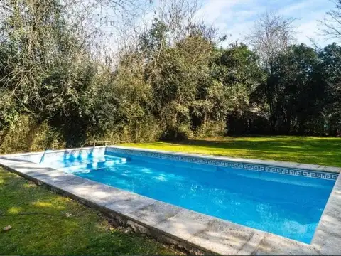 Venta Casa 5 ambientes en Lujan Parque Pileta