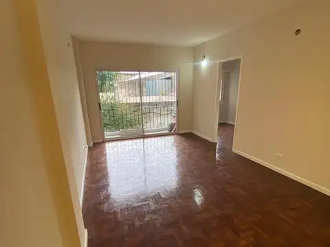 Venta de Depto de 3 amb con balcon , contrafrente en Caballito
