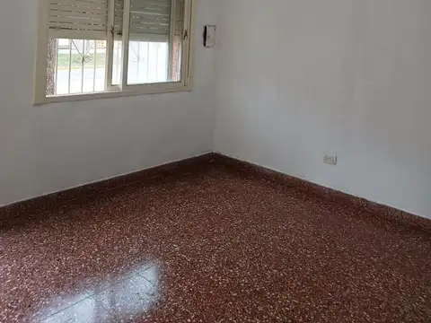 Casa con local en venta en el centro de Escobar