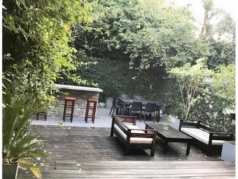 Lindisimo departamento con gran patio y parrilla propia