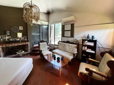Casa 8 ambientes con 3 baños