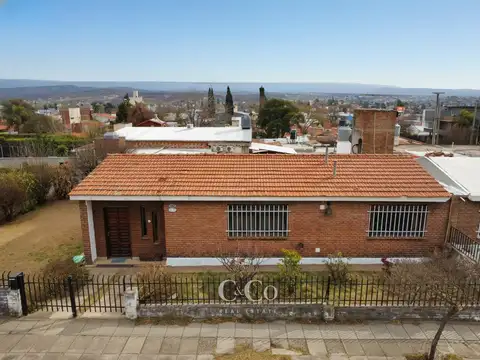 Venta Casa De 3 Dormitorios En Barrio Malvinas, Villa Carlos Paz