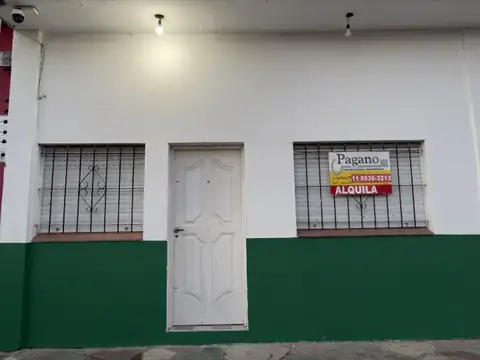 Se Alquila Vivienda en Esquina de Azara y Brown