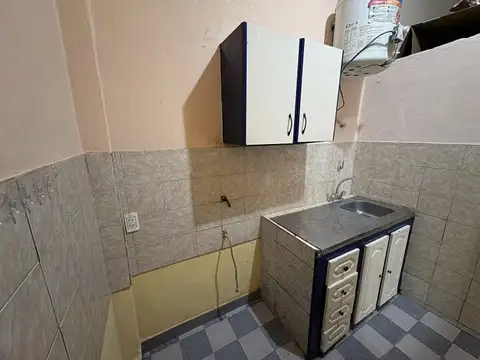 Se Alquila Vivienda en Esquina de Azara y Brown