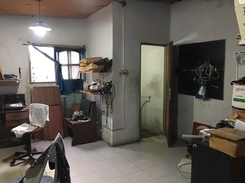 GALPON AL FONDO EN ZONA INDUSTRIAL  /PH)  