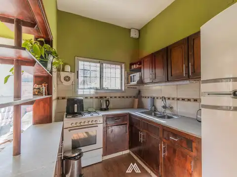 Casa 8 ambientes con 3 baños
