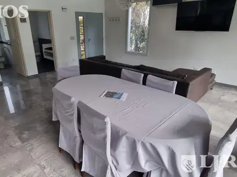 Casa 7 ambientes con 2 baños