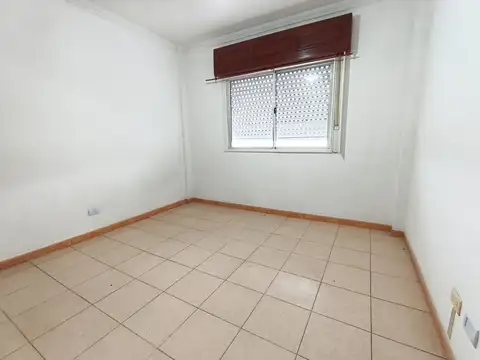 Depto Tipo Casa en Alquiler en San Justo, $ 600.000