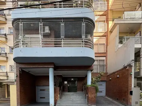 COCHERA CUBIERTA en el corazón de Lanusita. UBICACIÓN PREMIU