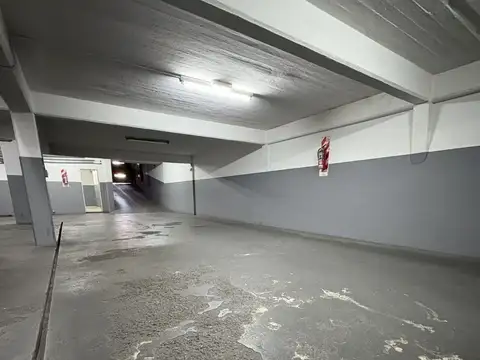 COCHERA CUBIERTA en el corazón de Lanusita. UBICACIÓN PREMIU