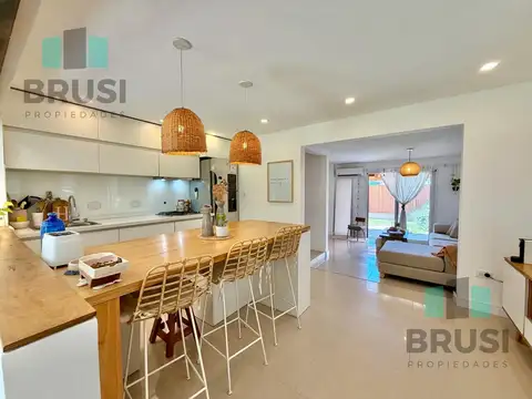 Casa 5 ambientes con 2 baños