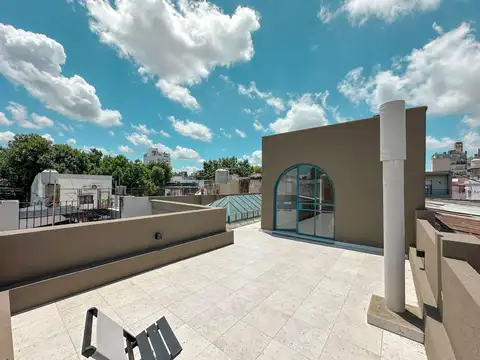 Casa 9 ambientes con 4 baños