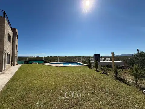 Venta Complejo Turístico 5 Duplex (30 Plazas) Y 850M² Terreno En Vistas Del Lago - Villa Carlos Paz