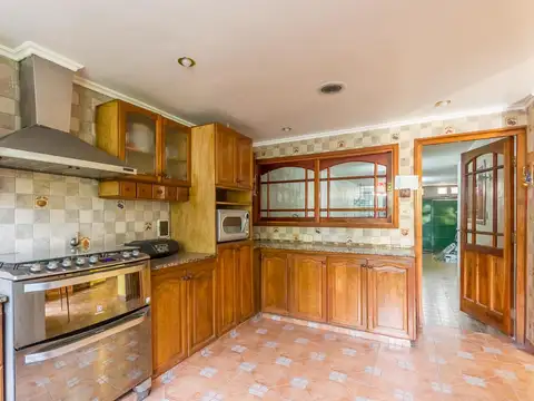 ALQUILER CASA 5 AMBIENTES EN CASTELAR