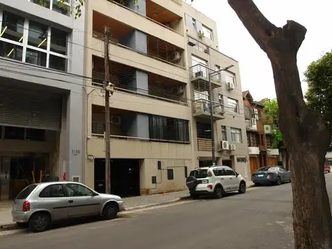 Amplio monoambiente con parrilla en saavedra!