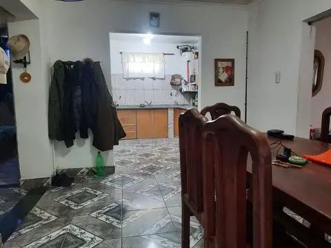Casa 4 ambientes con 1 baño