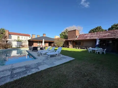 Casa 6 ambientes con 4 baños