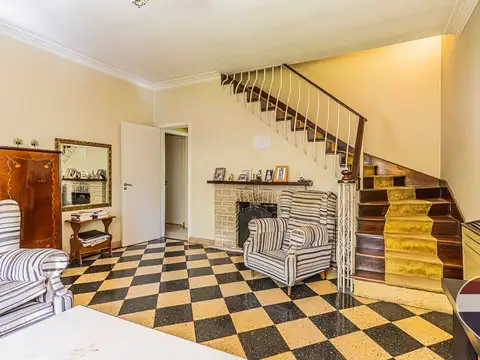 Casa 5 ambientes con 2 baños