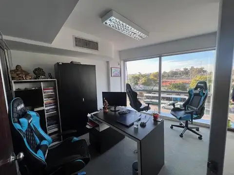 Oficina Monoambiente con 4 baños